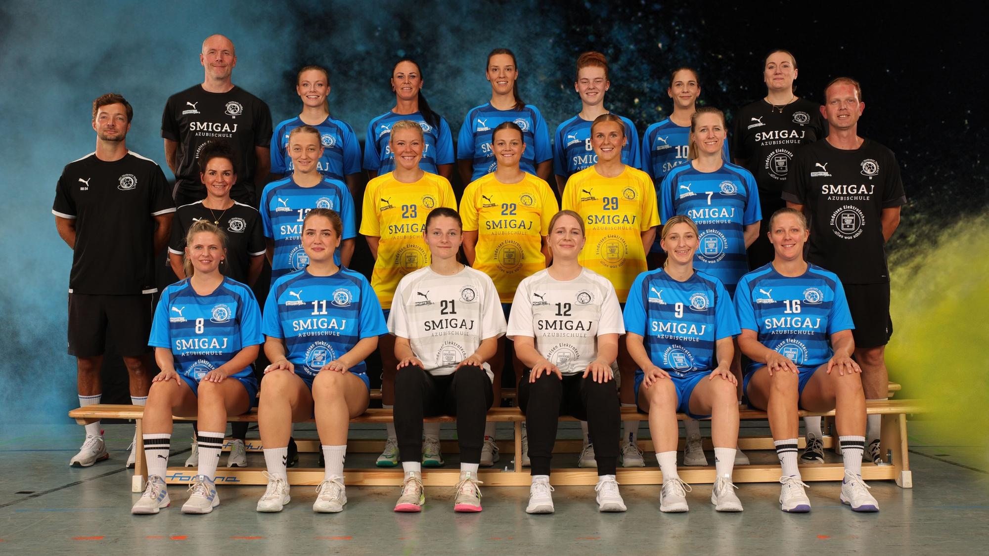 Mannschaftsfoto der ersten Damenmannschaft des SSV Nümbrecht in der Handball-Oberliga.