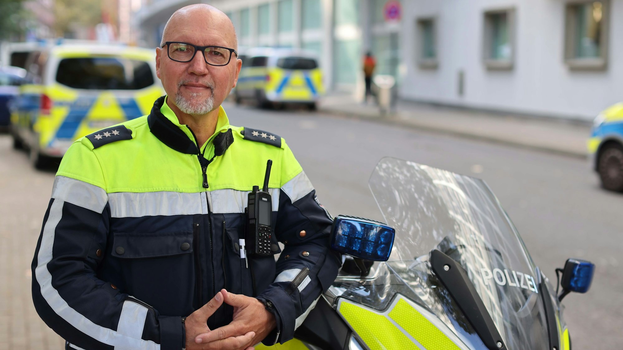 Dirk Rohde arbeitet in der Polizeiwache Innenstadt in der Stolkgasse.