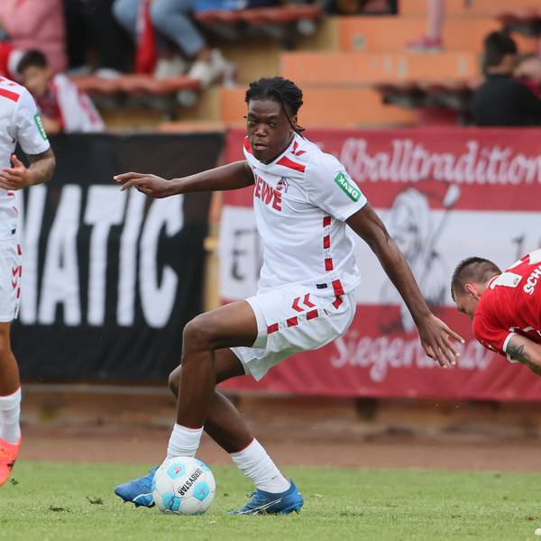 Testspiel im Leimbachstadion in Siegen, Sportfreunde Siegen (Oberliga Wetsfalen) vs. 1. FC Köln, Elias bakatukanda (1. FC Köln), 05.07.2024, Bild: Herbert Bucco