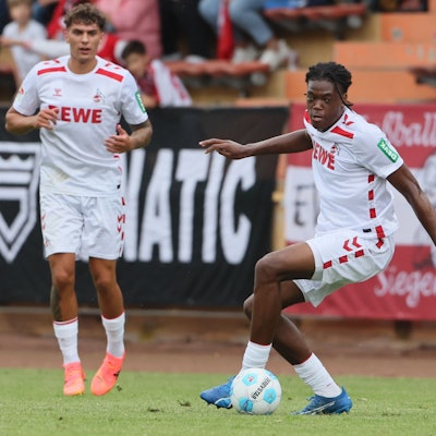 Testspiel im Leimbachstadion in Siegen, Sportfreunde Siegen (Oberliga Wetsfalen) vs. 1. FC Köln, Elias bakatukanda (1. FC Köln), 05.07.2024, Bild: Herbert Bucco