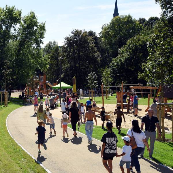 Bild von der Einweihung des neuen Talparks in Bergneustadt