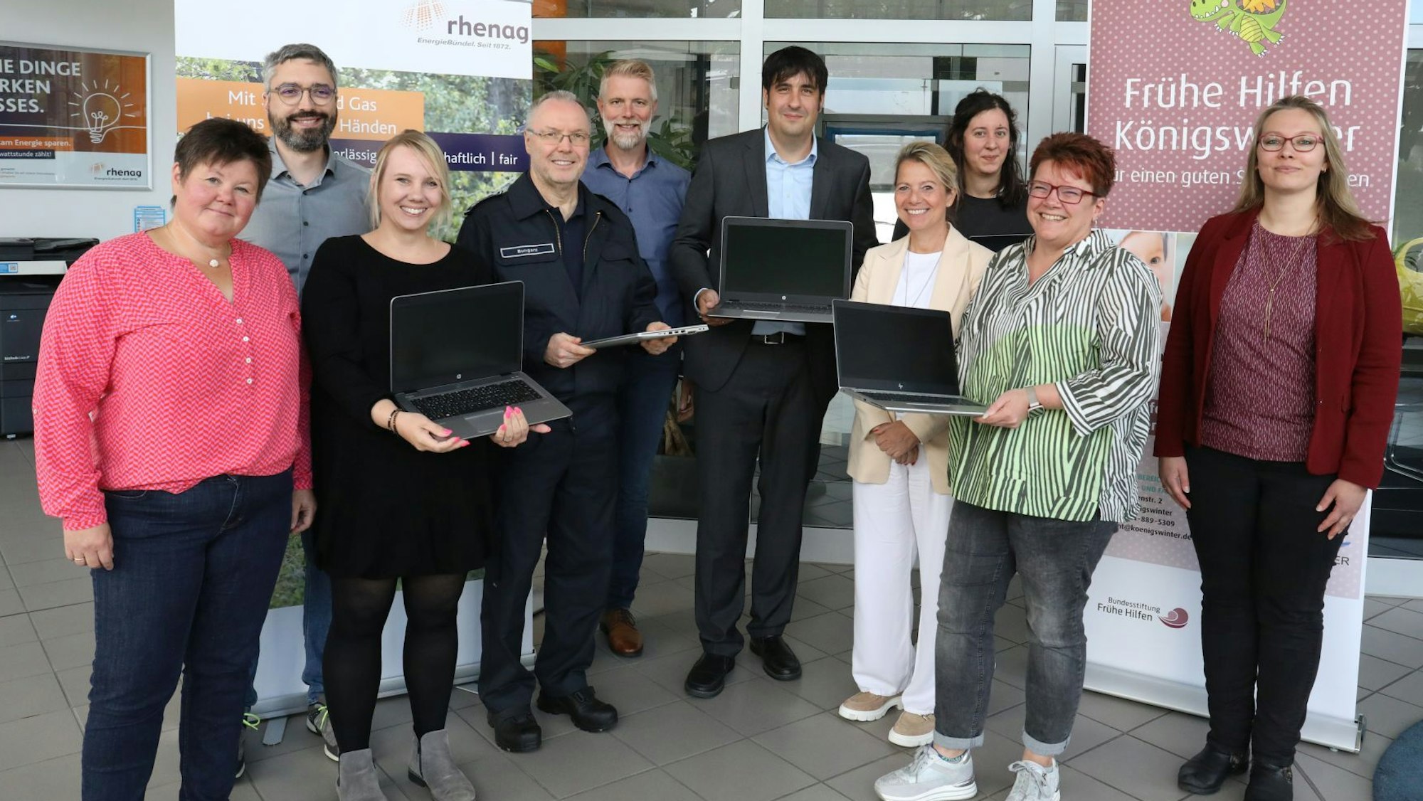 Notebook-Übergabe der Rhein-Sieg-Netz an die neuen Besitzer.