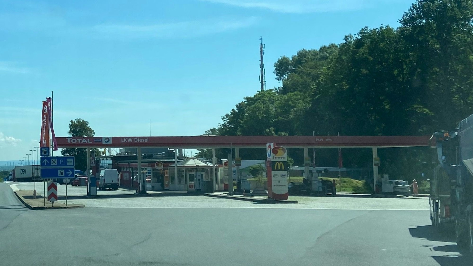 Auf dem Foto ist die Rastanlage Frechen Süd zu sehen.