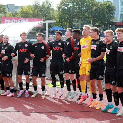 SC Fortuna Köln vs. MSV Duisburg, 4.Liga,     
die Kölner Mannschaft feiert mit den Fans die Tabellenführung (Fortuna), 14.09.2024, Bild: Herbert Bucco