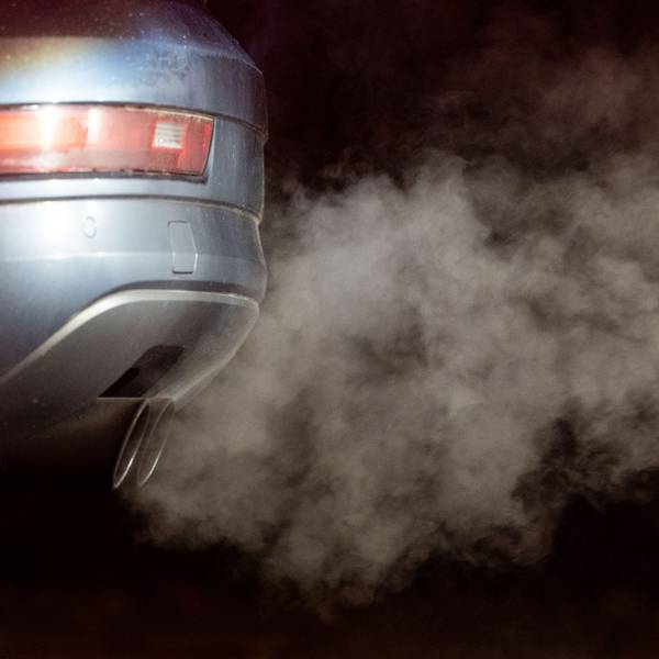 Der Autoverkehr soll bis 2035 klimaneutral werden – dafür muss der CO2-Ausstoß sinken. Der nächste Schritt steht 2025 an.