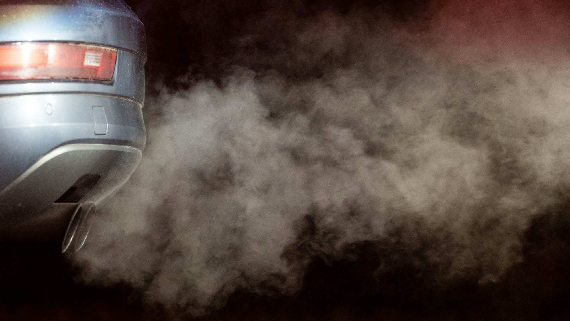 Der Autoverkehr soll bis 2035 klimaneutral werden – dafür muss der CO2-Ausstoß sinken. Der nächste Schritt steht 2025 an.