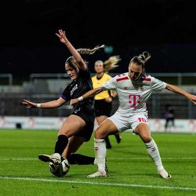 GOOGLE PIXEL Frauen Bundesliga: 1. FC Köln - SGS Essen 15.09.2024 Zweikampf Paula Flach SGS Essen, 5, Dora Zeller 1. FC Köln, 19 GOOGLE PIXEL Frauen Bundesliga, 1. FC Köln - SGS Essen, Köln, Franz-Kremer-Stadion am 15.09.2024 DFB REGULATIONS PROHIBIT ANY USE OF PHOTOGRAPHS AS IMAGE SEQUENCES AND/OR QUASI-VIDEO. *** GOOGLE PIXEL Frauen Bundesliga 1 FC Köln SGS Essen 15 09 2024 duel Paula Flach SGS Essen, 5 , Dora Zeller 1 FC Köln, 19 GOOGLE PIXEL Frauen Bundesliga, 1 FC Köln SGS Essen, Köln, Franz Kremer Stadion am 15 09 2024 DFB REGULATIONS PROHIBIT ANY USE OF PHOTOGRAPHS AS IMAGE SEQUENCES AND OR QUASI VIDEO Copyright: xBEAUTIFULxSPORTS/Wunderlx