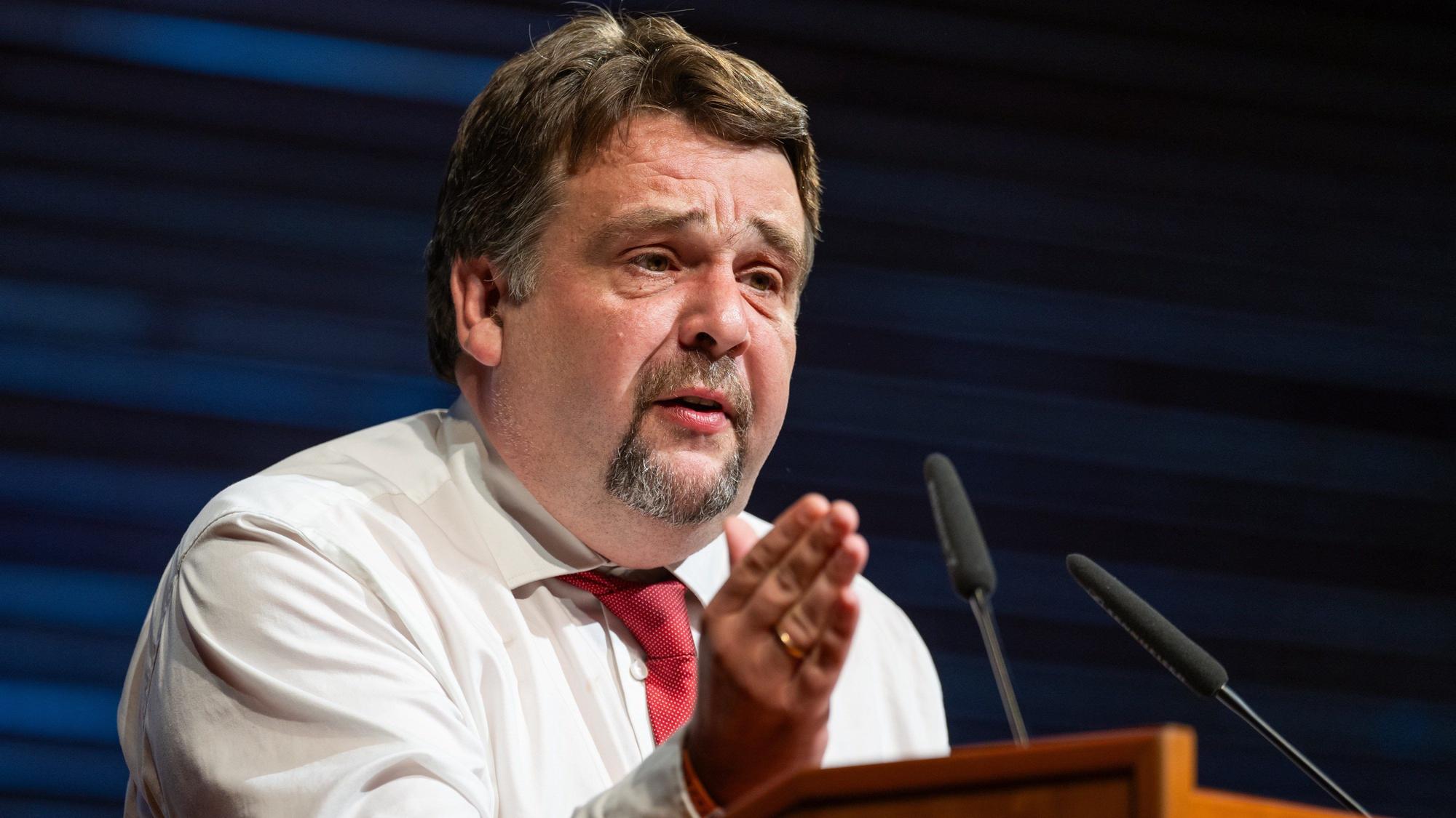 14.09.2024, Thüringen, Weimar: Dennis Radtke spricht auf der Tagung. Die 40. Bundestagung der Christlich-Demokratischen Arbeitnehmerschaft (CDA) im congress centrum weimarhalle in Weimar. Foto: Jacob Schröter/dpa +++ dpa-Bildfunk +++
