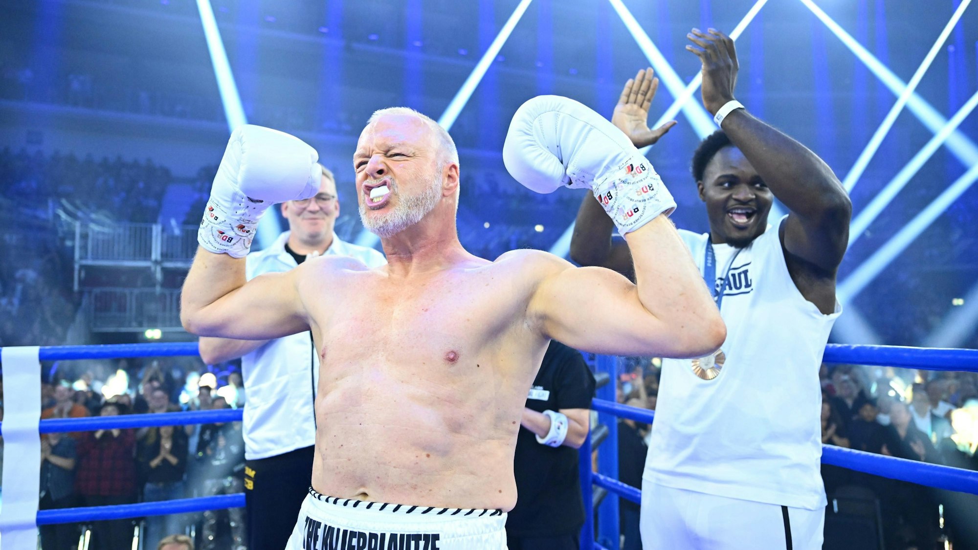 Nelvie Tiafack (r.) als Trainer von Stefan Raab bei dessen Comeback.