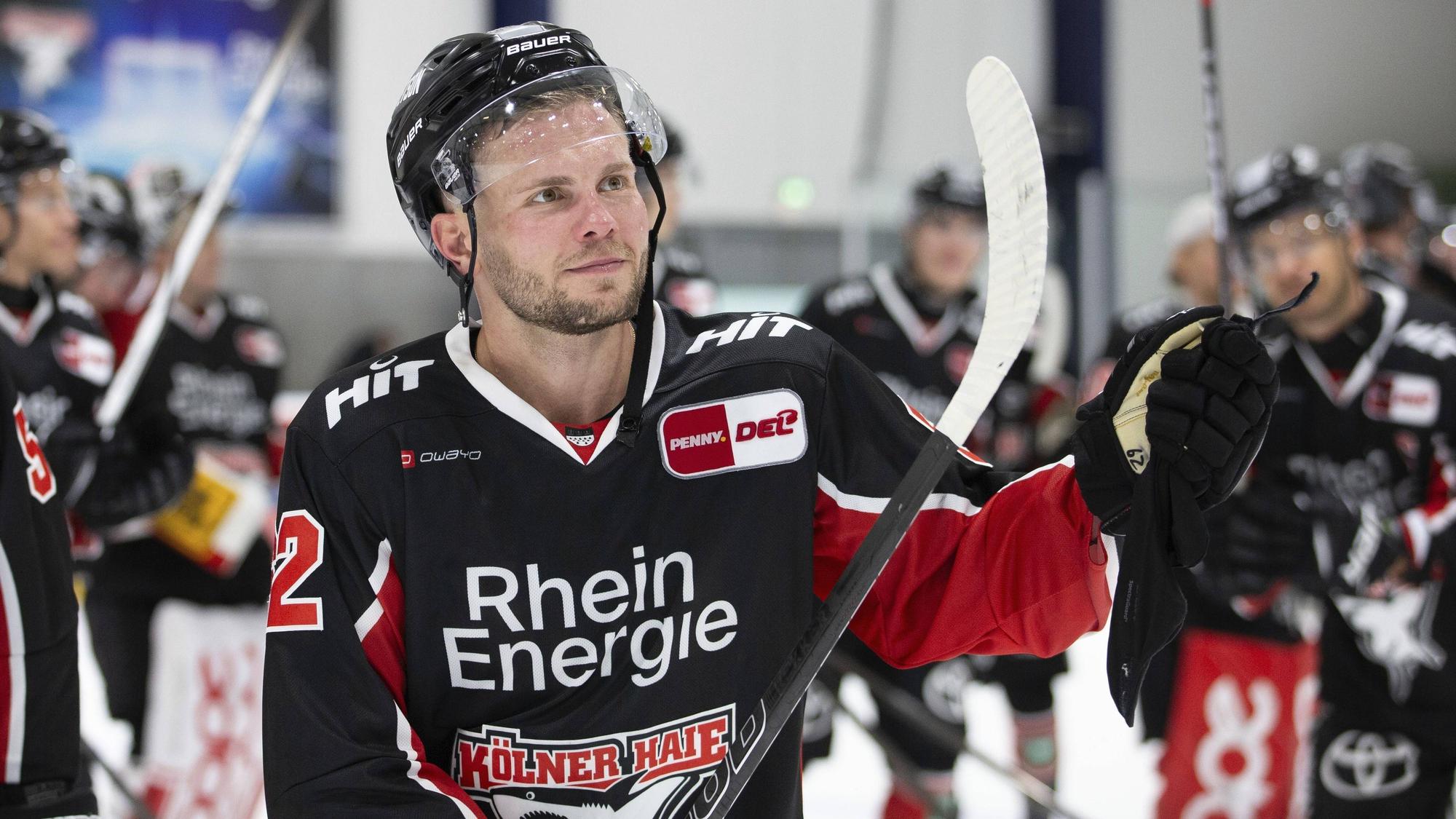Haie-Neuzugang Parker Tuomie ist nach seiner Handverletzung zum Saisonauftakt gegen die Eisbären Berlin mit von der Partie.