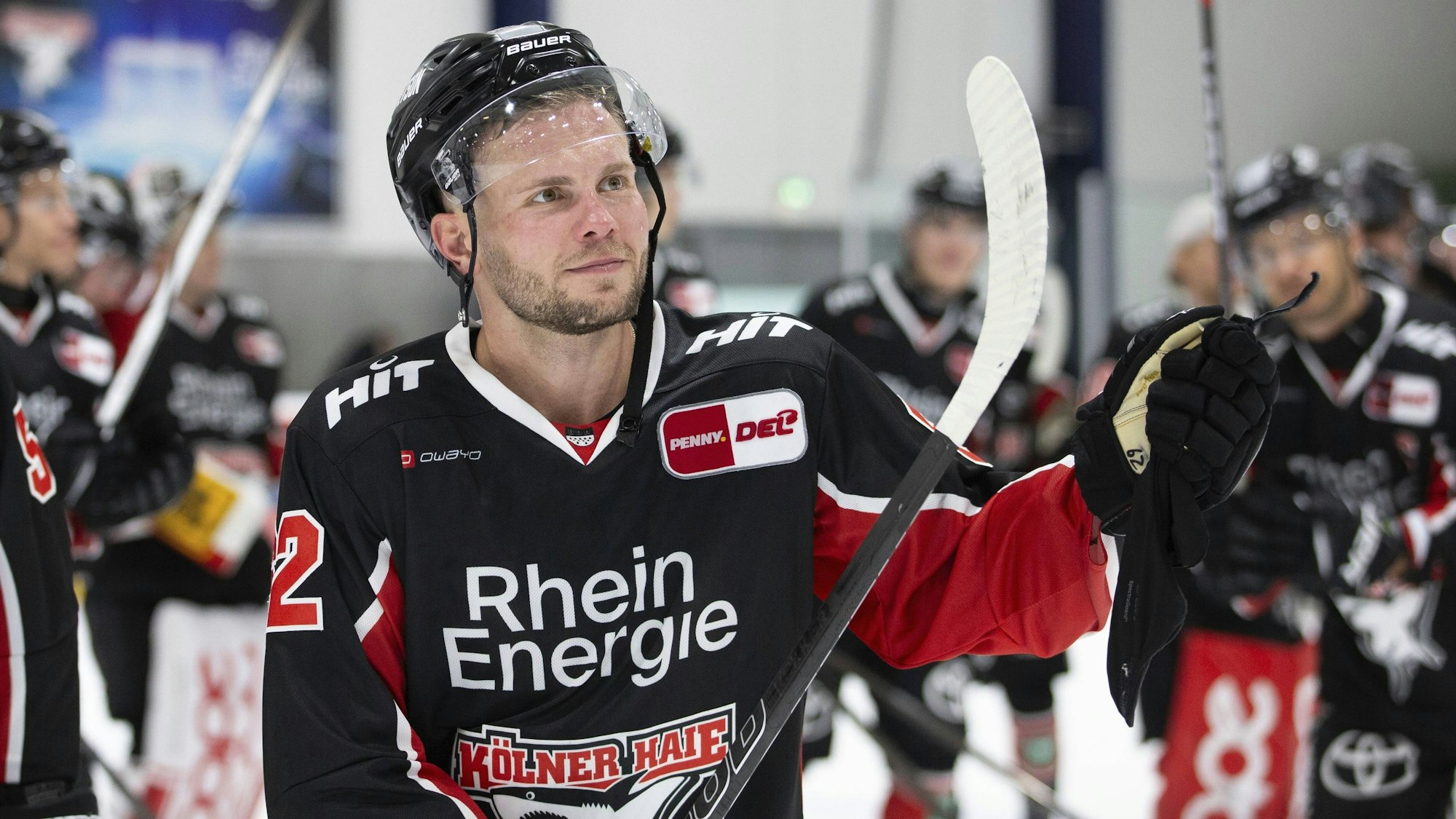 Haie-Neuzugang Parker Tuomie ist nach seiner Handverletzung zum Saisonauftakt gegen die Eisbären Berlin mit von der Partie.