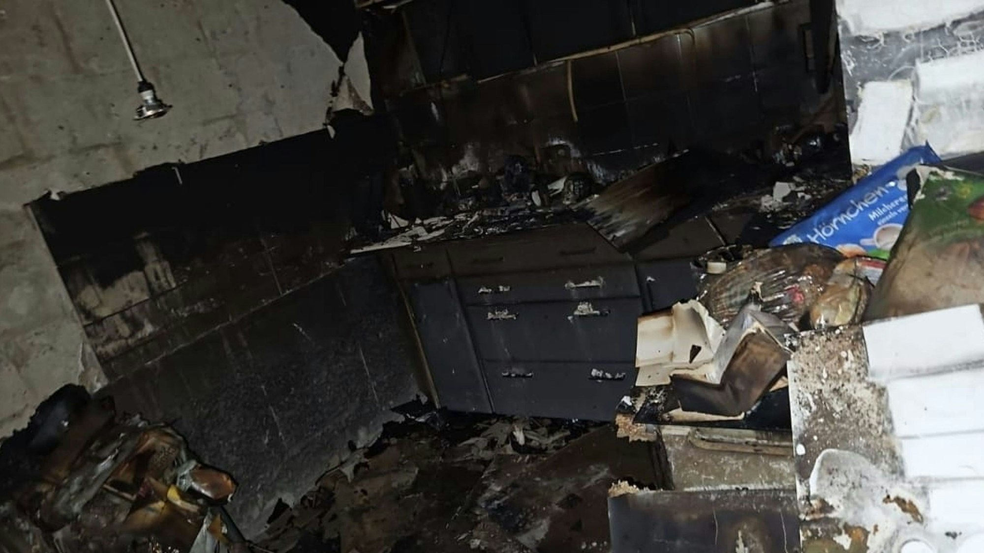 Die Wohnung der Tochter von Marcel Weiß ist komplett ausgebrannt, sie selbst konnte sich mit ihrem Baby retten.