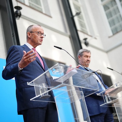 Friedrich Merz (l.), CDU-Bundesvorsitzender und Unionsfraktionsvorsitzender, und Markus Söder, CSU-Vorsitzender und Ministerpräsident von Bayern, geben eine Pressekonferenz zur Frage um die Kanzlerkandidatur der Union.