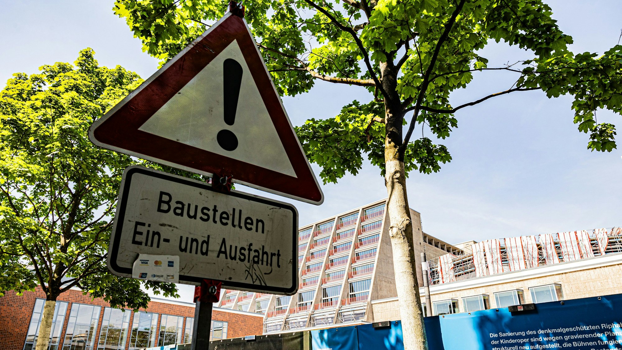 Die Bühnenbaustelle am Kölner Offenbachplatz.