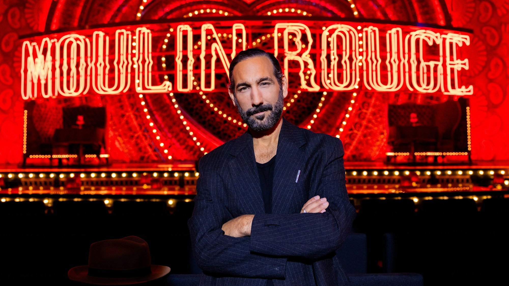 Massimo Sinato, Profitänzer, steht im Musical Dome im Bühnenbild des Musicals „Moulin Rouge“. Der aus der RTL-Tanzshow „Let's Dance“ bekannte Profitänzer wird eine Rolle in dem Musical übernehmen.