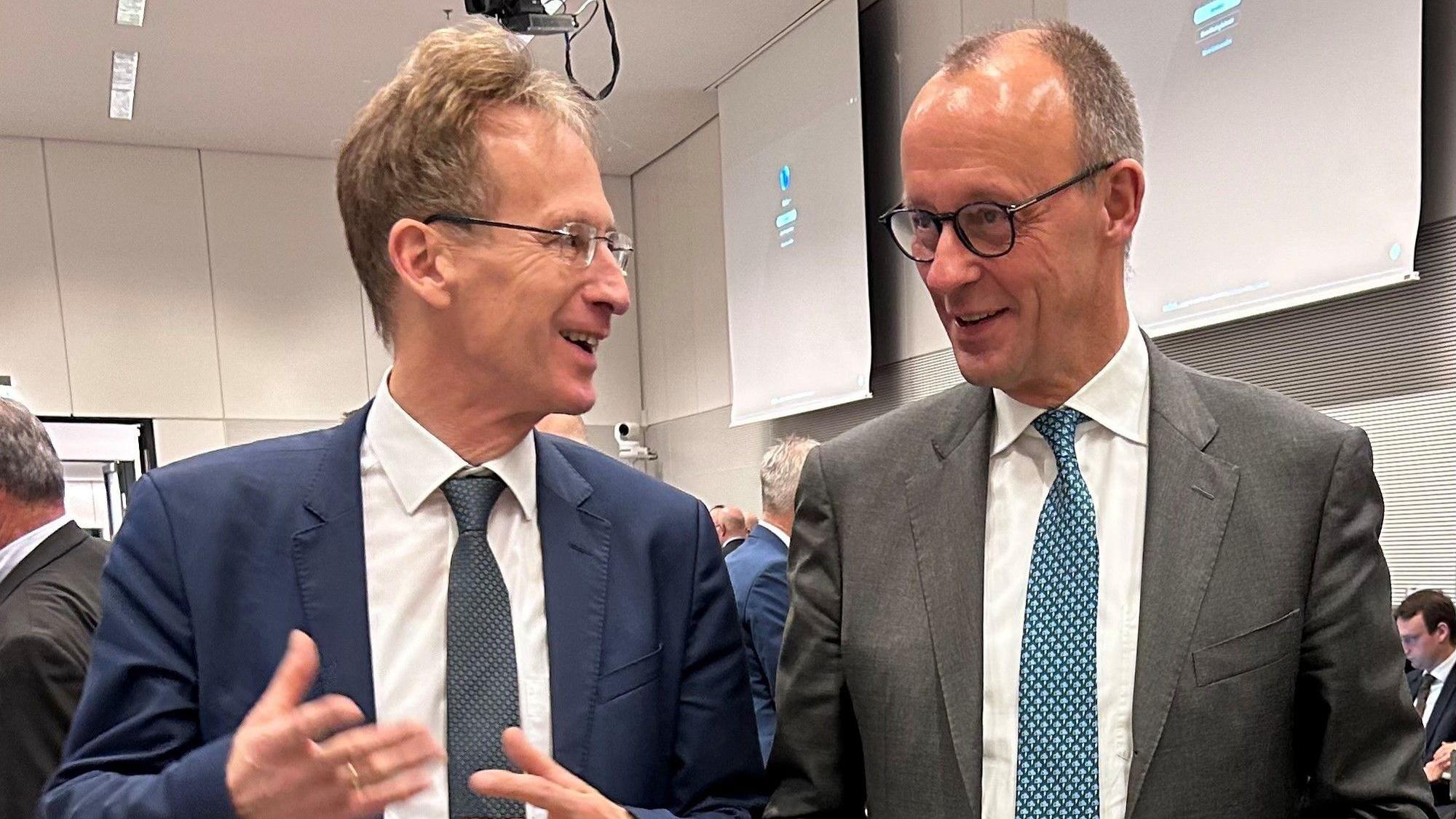 Detlef Seif im Gespräch mit Friedrich Merz.