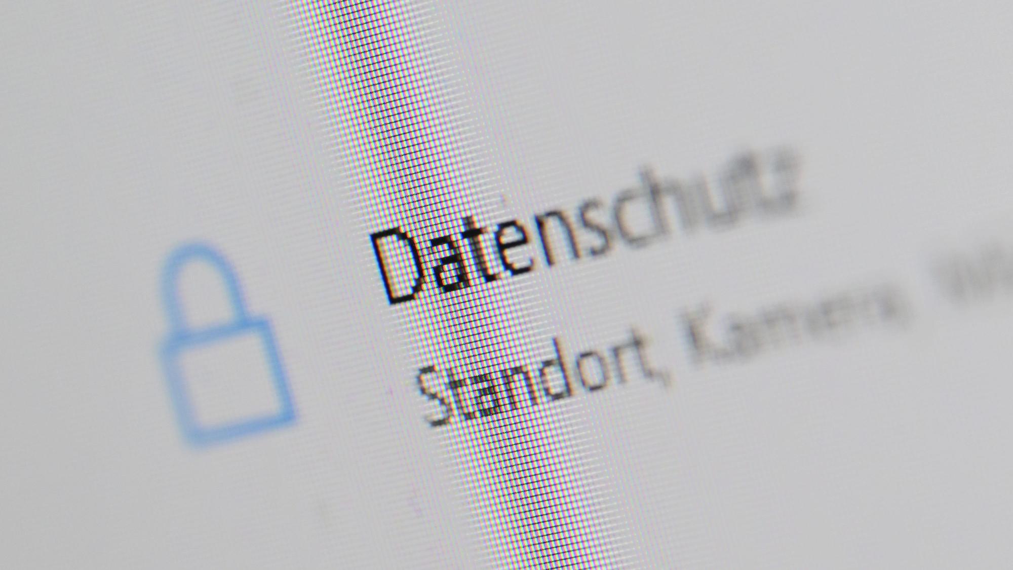 Ein Hinweis „Datenschutz“ ist auf einem Computerbildschirm dargestellt.
