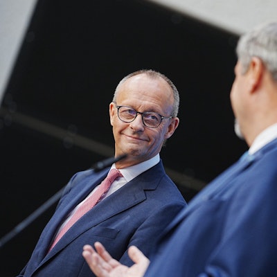Friedrich Merz (l), CDU-Bundesvorsitzender und Unionsfraktionsvorsitzender, und Markus Söder, CSU-Vorsitzender und Ministerpräsident von Bayern
