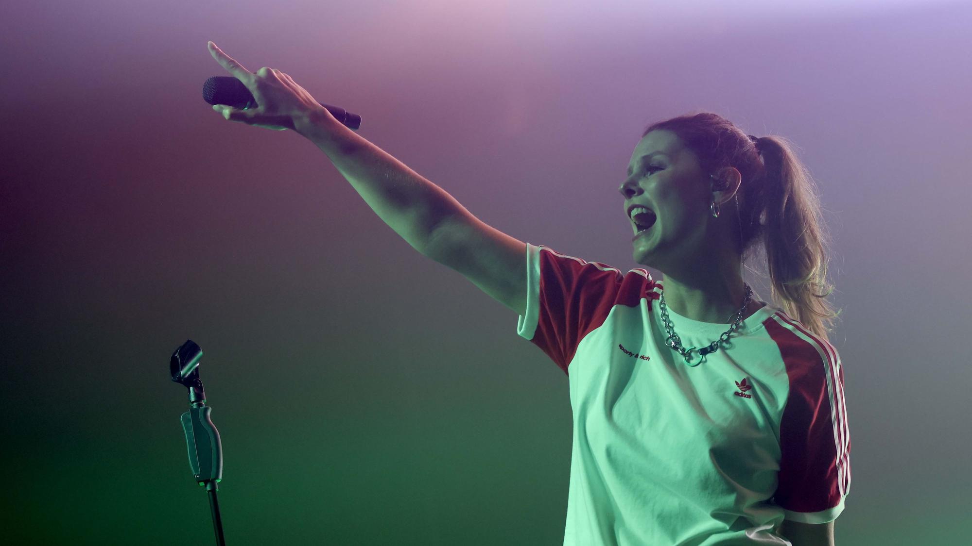 Sängerin Eva Briegel und ihre Band Juli liefertn Köln einen gefühlvollen Abend im Carlswerk Victoria.