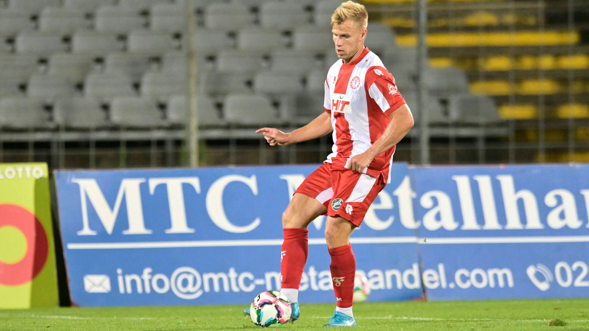 GER, Regionalliga West, Wuppertaler SV vs. Fortuna Köln / 30.08.2024, Wuppertal , Stadion am Zoo, GER, Regionalliga West, Wuppertaler SV vs. Fortuna Köln DFB- Regionalliga West regulations prohibit any use of photographs as image sequences and/or quasi-video im Bild Barne Pernot Fort. Köln 4 am Ball. *** GER, Regionalliga West, Wuppertaler SV vs Fortuna Köln 30 08 2024, Wuppertal , Stadion am Zoo, GER, Regionalliga West, Wuppertaler SV vs Fortuna Köln DFB Regionalliga West regulations prohibit any use of photographs as image sequences and or quasi video im Bild Barne Pernot Fort Köln 4 am Ball NordphotoxGmbHx/xFreund nph00018