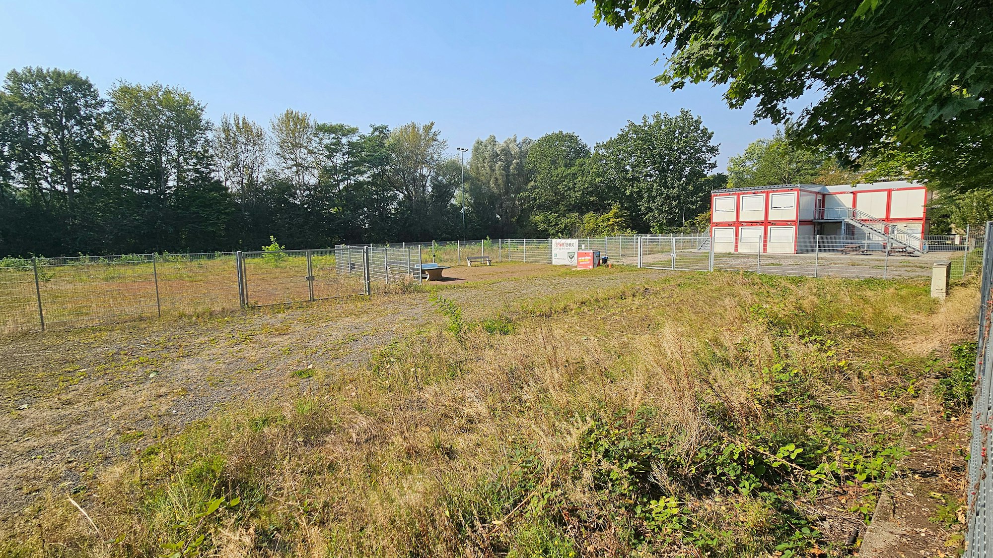 Das Foto zeigt den ehemaligen Sportplatz Katterbach in Bergisch Gladbach