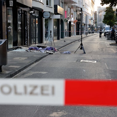 Köln, RSK, Explosion Ehrenstraße, ein Unbekannter warf in der Nacht Sprengstoff in ein Bekleidungsgeschäft