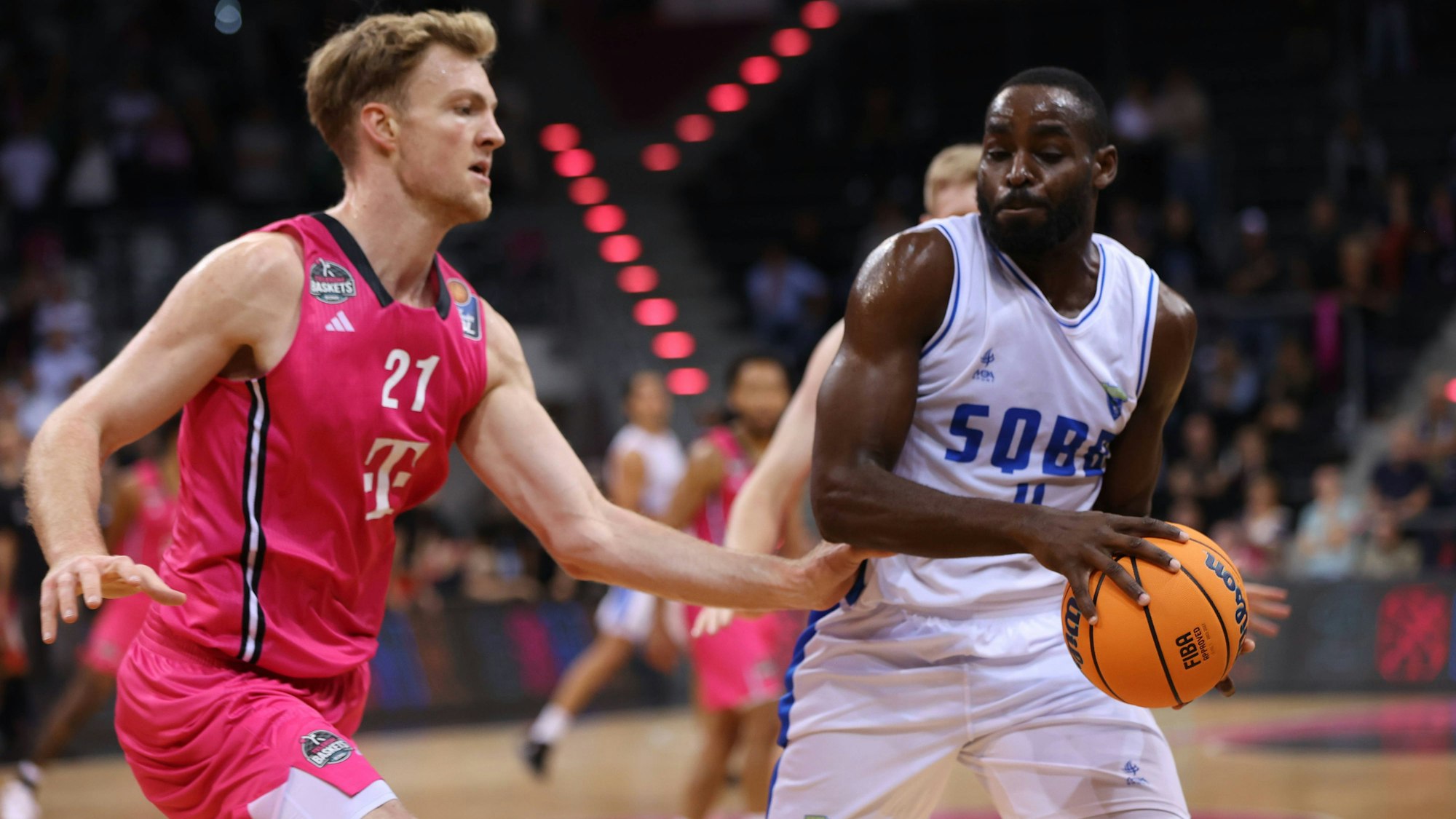Die Baskets und Lars Thiemann (links) wollen sich für die Champions League qualifizieren.
