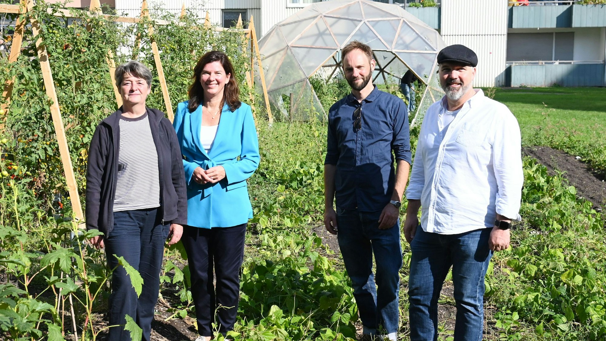 Am Dienstag wurde der Garten von Inez Wolf, Ophelia Nick, Florian Sander und Jochen Schäfer besucht.