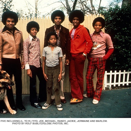 Das Foto zeigt die Jackson-Familie (l-r) Tito, Joe, Michael, Randy, Jackie, Jermaine und Marlon.