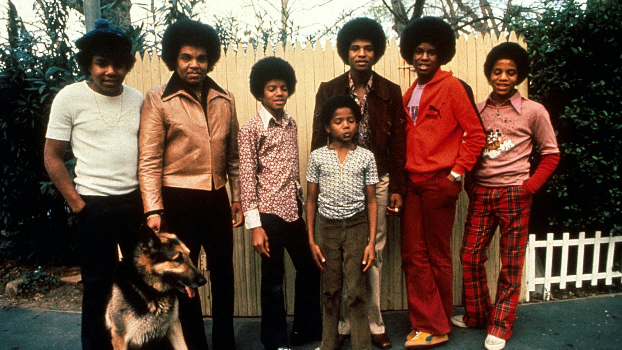 Das Foto zeigt die Jackson-Familie (l-r) Tito, Joe, Michael, Randy, Jackie, Jermaine und Marlon.
