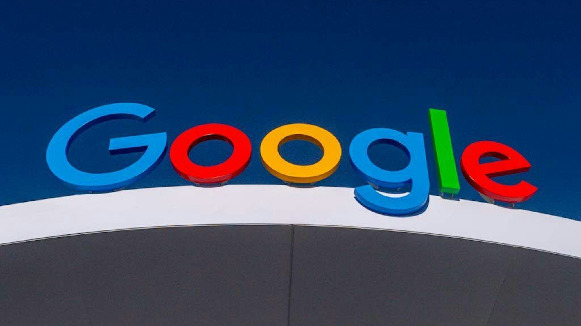 Das Logo von Google ist auf dem Pavillon des Internet-Konzerns auf der Technik-Messe CES in Las Vegas zu sehen.