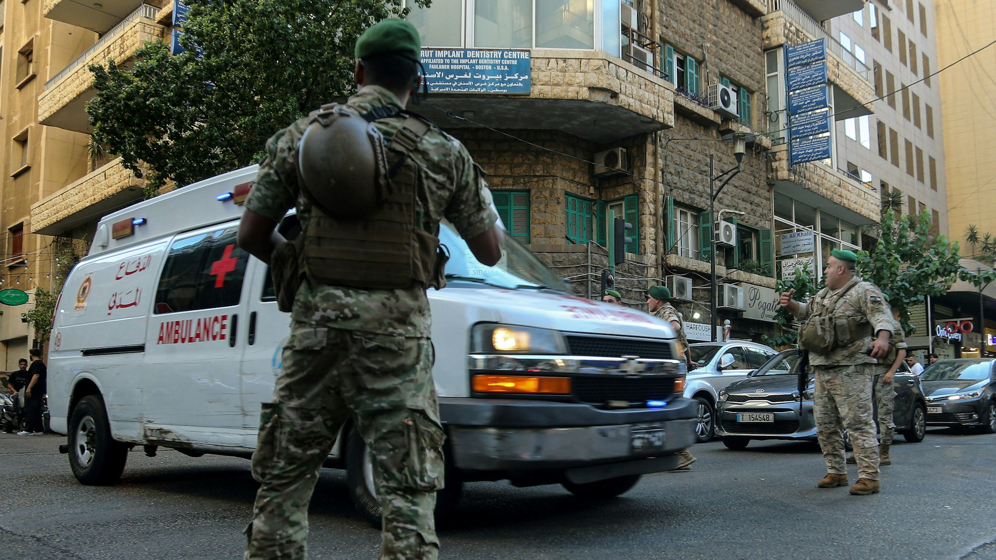 Bei erneuten Explosionen zahlreicher elektronischer Geräte sind im Libanon nach Behördenangaben mindestens 450 Menschen verletzt worden.