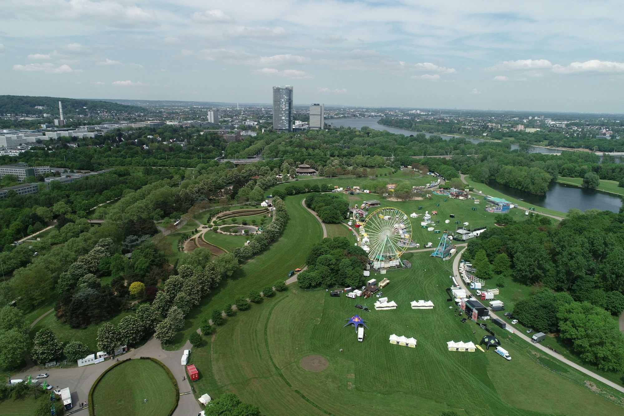Der Freizeitpark Rheinaue aus der Luft.
