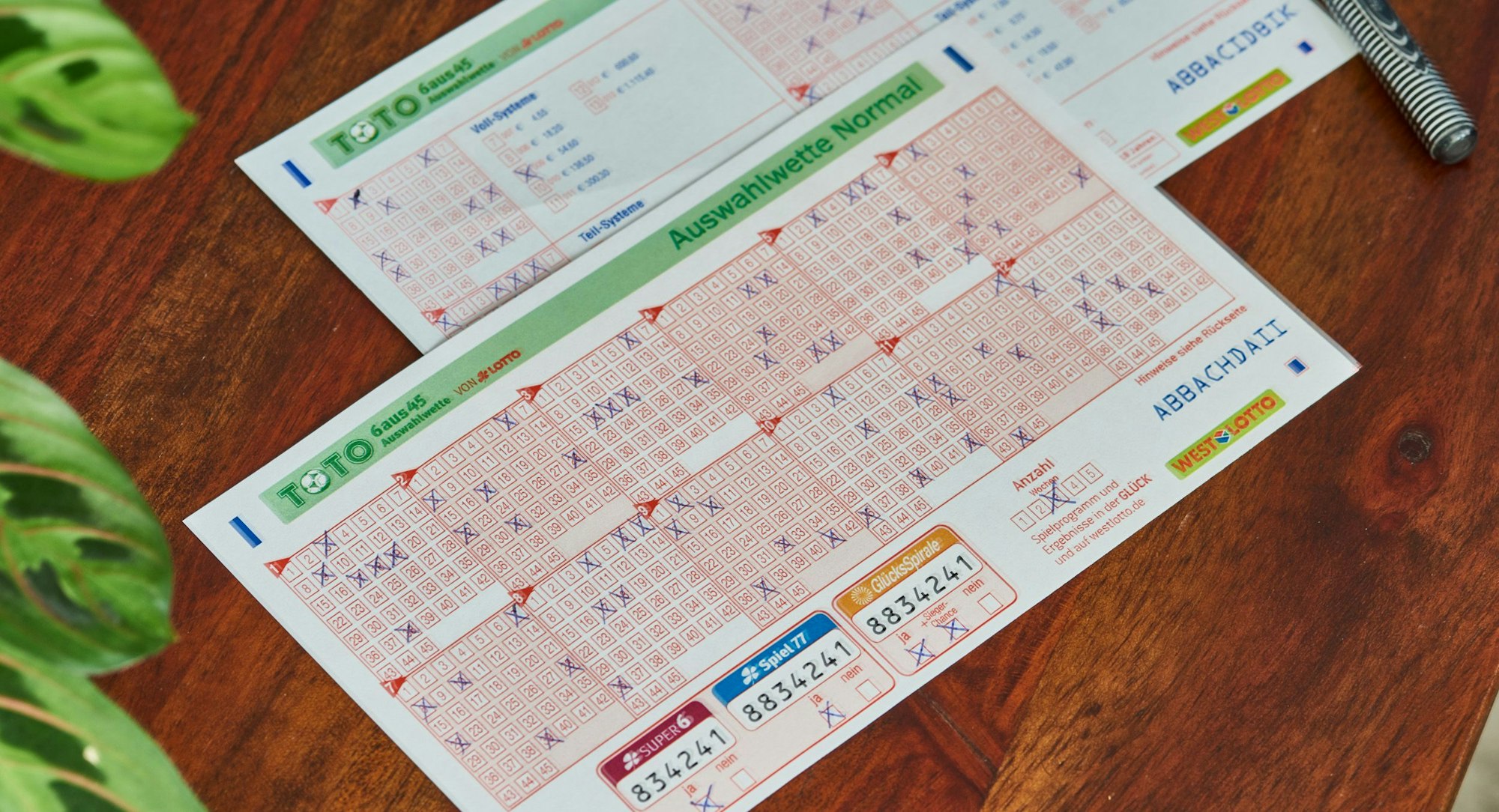 Bei der TOTO 6aus45 Auswahlwette wetten Sie auf die 6 torreichsten Unentschieden aus 45 Spielpaarungen.