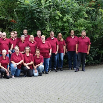 Ein Gruppenbild der Musiker.