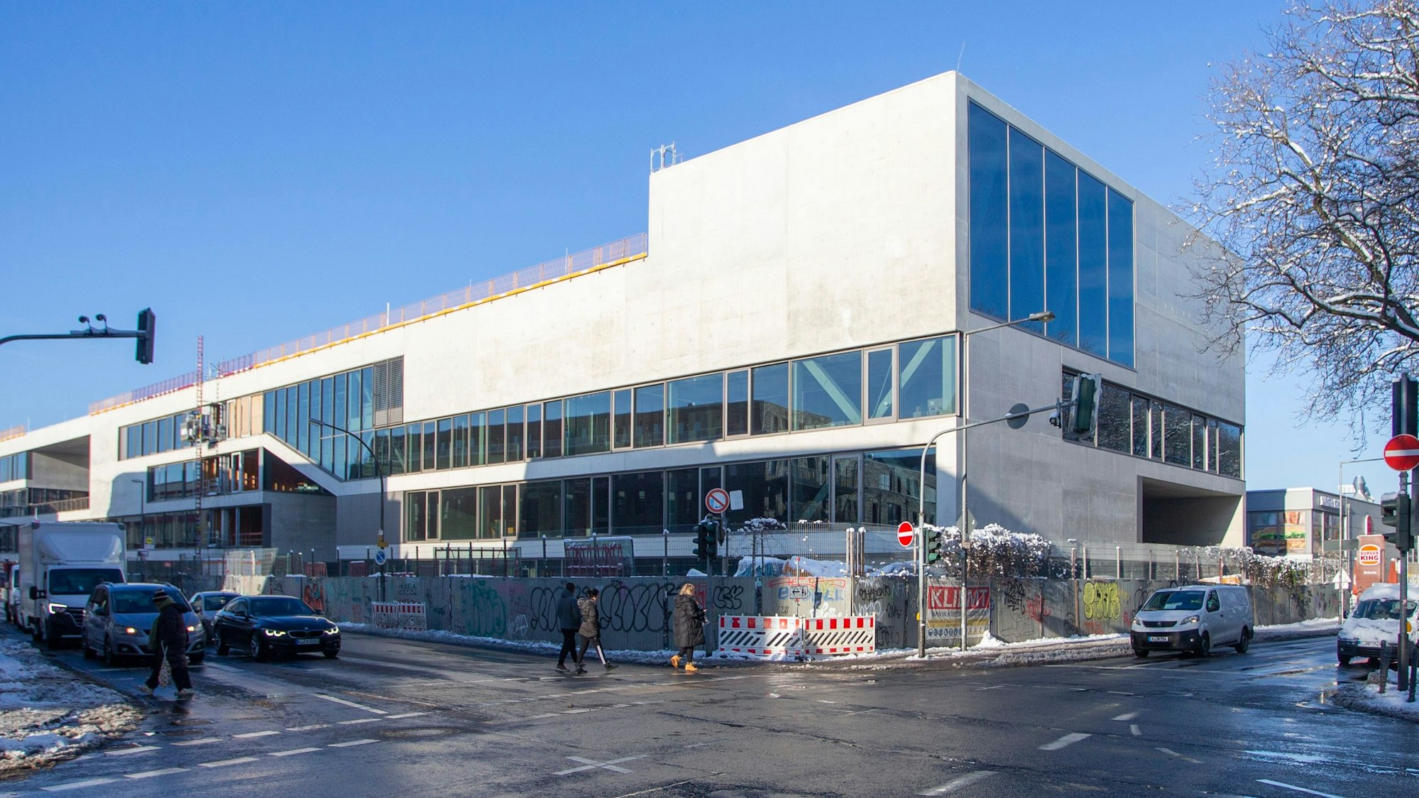 Der Neubau der Heliosschule in Ehrenfeld wird frühestens Mitte 2027 fertiggestellt sein – drei Jahre später als geplant.