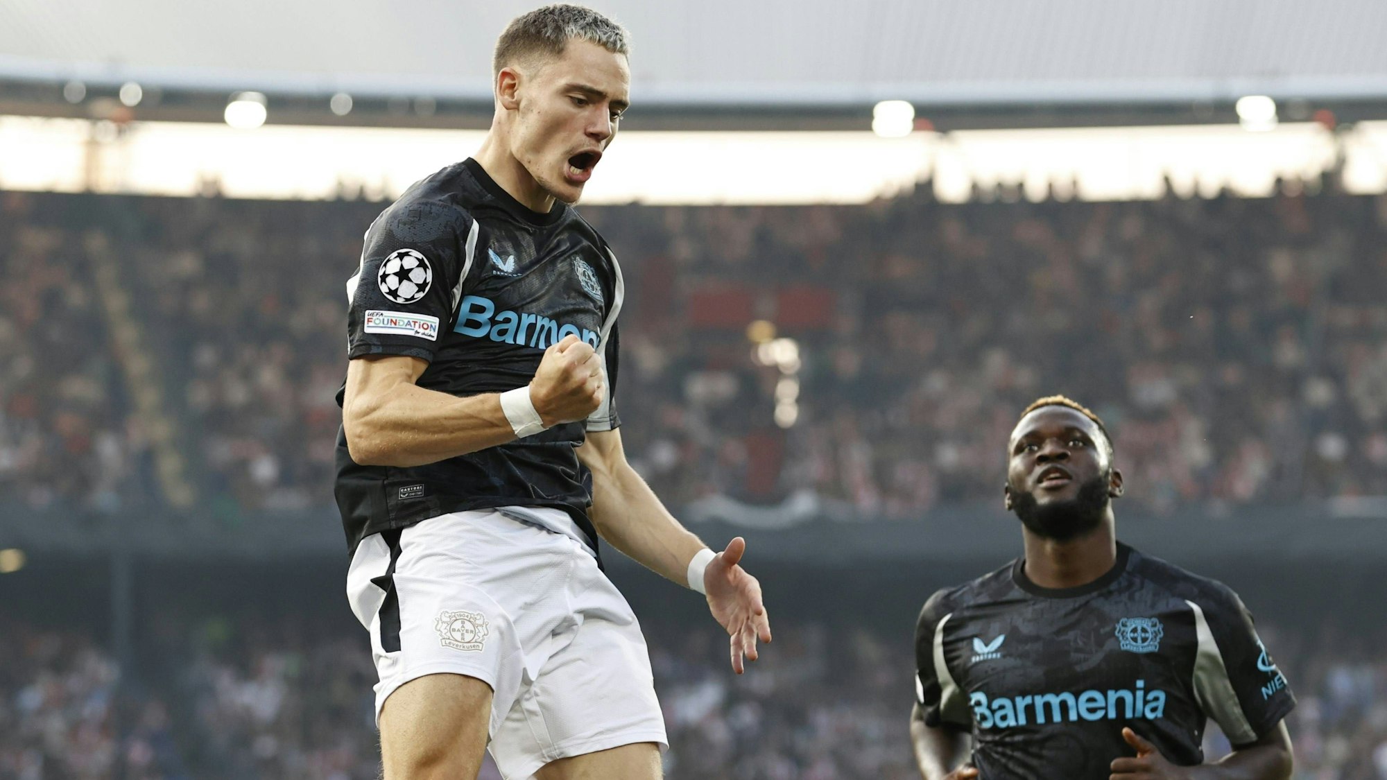 Aufsehen erregend: Leverkusens Fußball-Künstler Florian Wirtz (l.) und Victor Boniface.