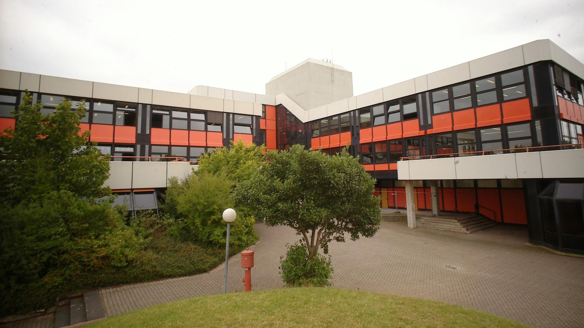 Auf dem Foto ist das Europagymnasium in Kerpen zu sehen.