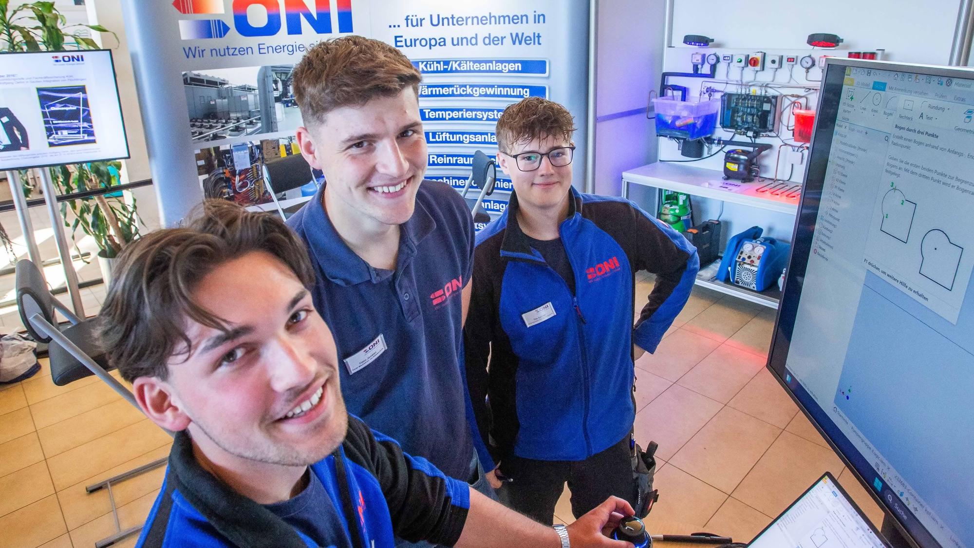 Für die Ausbildung bei der Firma ONI warben die Auszubildenden Kevin Schmidt, Timo Jansen, Tim Sander (v.l.).