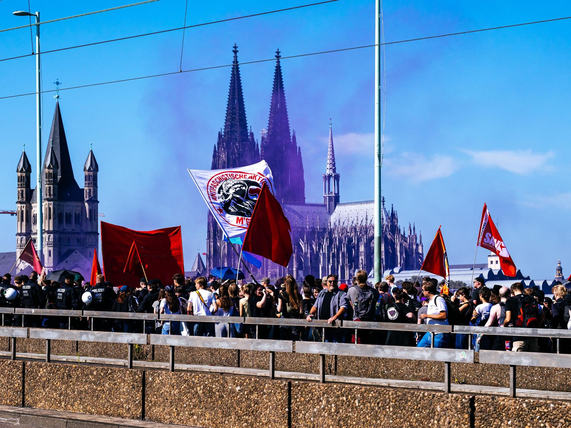 Die Gegenprotestler zogen Richtung Innenstadt.