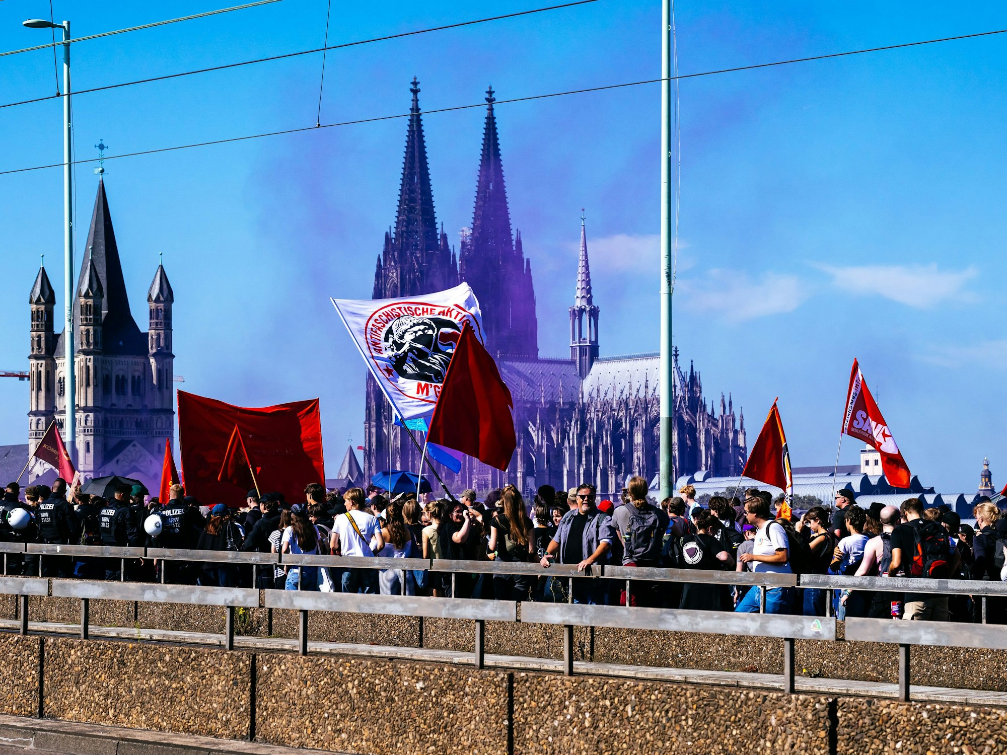 Die Gegenprotestler zogen Richtung Innenstadt.
