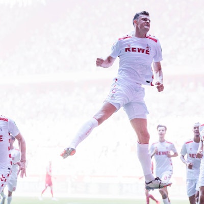 Hoch hinaus: Eric Martel bejubelt seinen Kopfballtreffer zur Kölner 1:0-Führung.