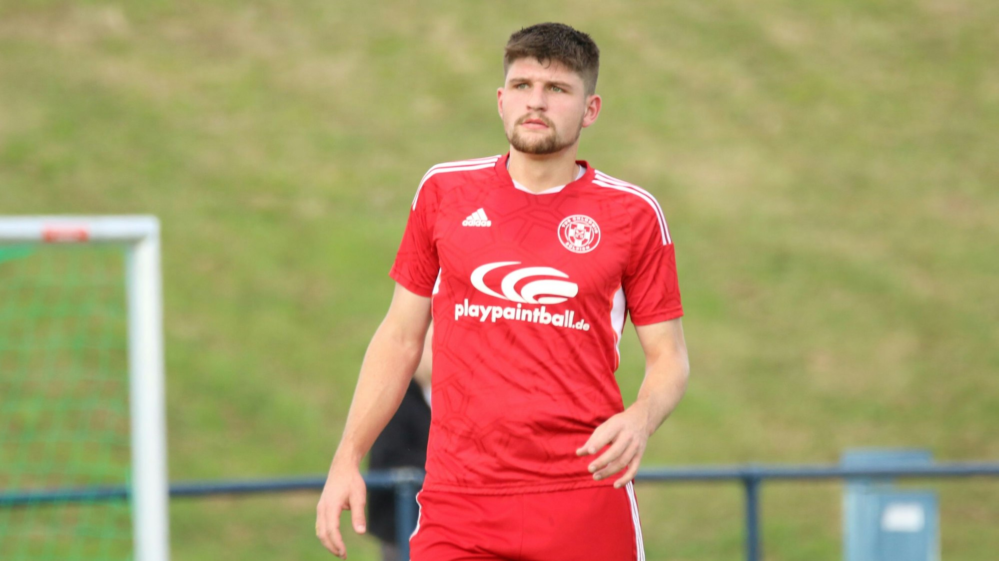 Costantin Pennartz beobachtet das Spielgeschehen.