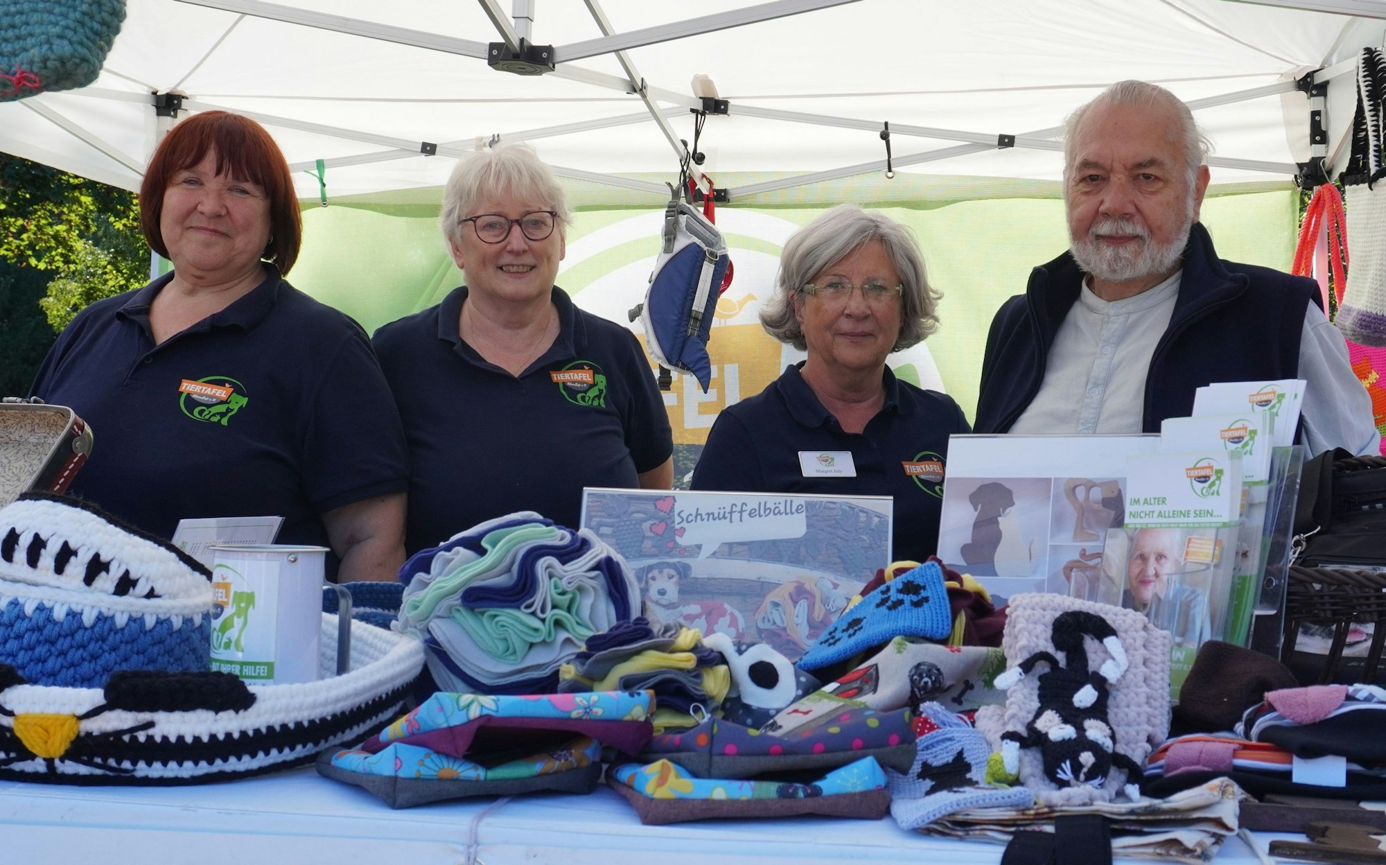 Auf dem Bild ist der Stand der Tiertafel Rhein-Erft zu sehen.