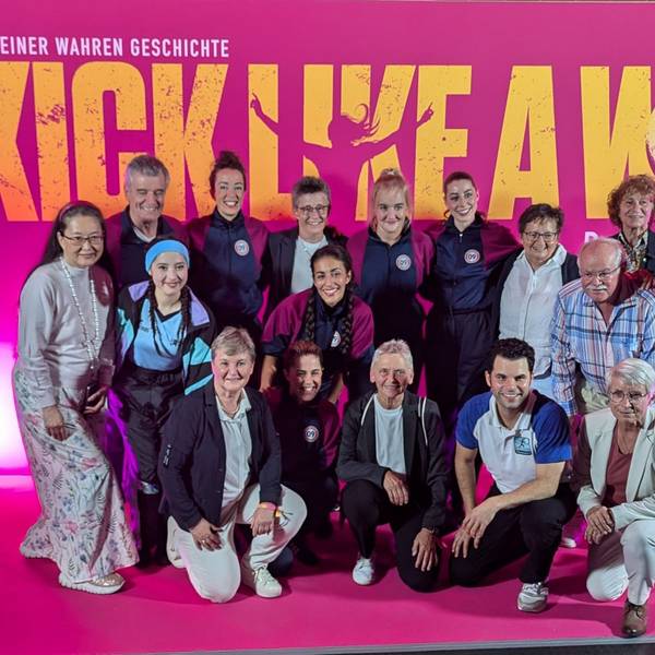 Gala Auftakt mit Prominenten und den ehemaligen Spielerinnen