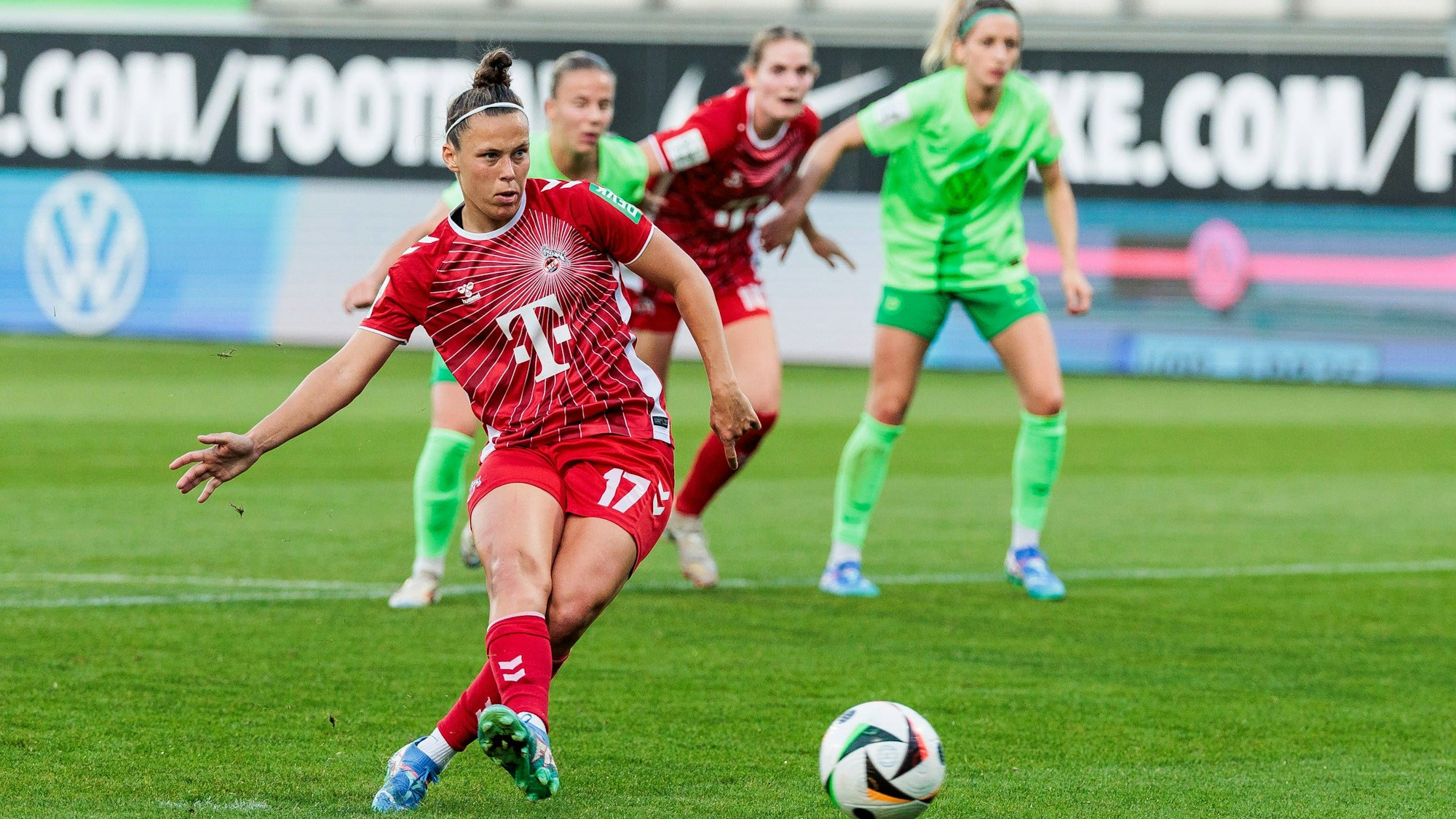 GOOGLE PIXEL Frauen-Bundesliga: VfL Wolfsburg - 1. FC Köln 22.09.2024 Nicole Billa 1. FC Köln, 17 verwandelt den Elfmeter zum 0:1 GOOGLE PIXEL Frauen-Bundesliga: VfL Wolfsburg - 1. FC Köln, Wolfsburg, AOK Stadion am 22.09.2024 DFB REGULATIONS PROHIBIT ANY USE OF PHOTOGRAPHS AS IMAGE SEQUENCES AND/OR QUASI-VIDEO. *** GOOGLE PIXEL Womens Bundesliga VfL Wolfsburg 1 FC Köln 22 09 2024 Nicole Billa 1 FC Köln, 17 converts the penalty to 0 1 GOOGLE PIXEL Womens Bundesliga VfL Wolfsburg 1 FC Köln, Wolfsburg, AOK Stadion on 22 09 2024 DFB REGULATIONS PROHIBIT ANY USE OF PHOTOGRAPHS AS IMAGE SEQUENCES AND OR QUASI VIDEO Copyright: xBEAUTIFULxSPORTS/Wunderlx