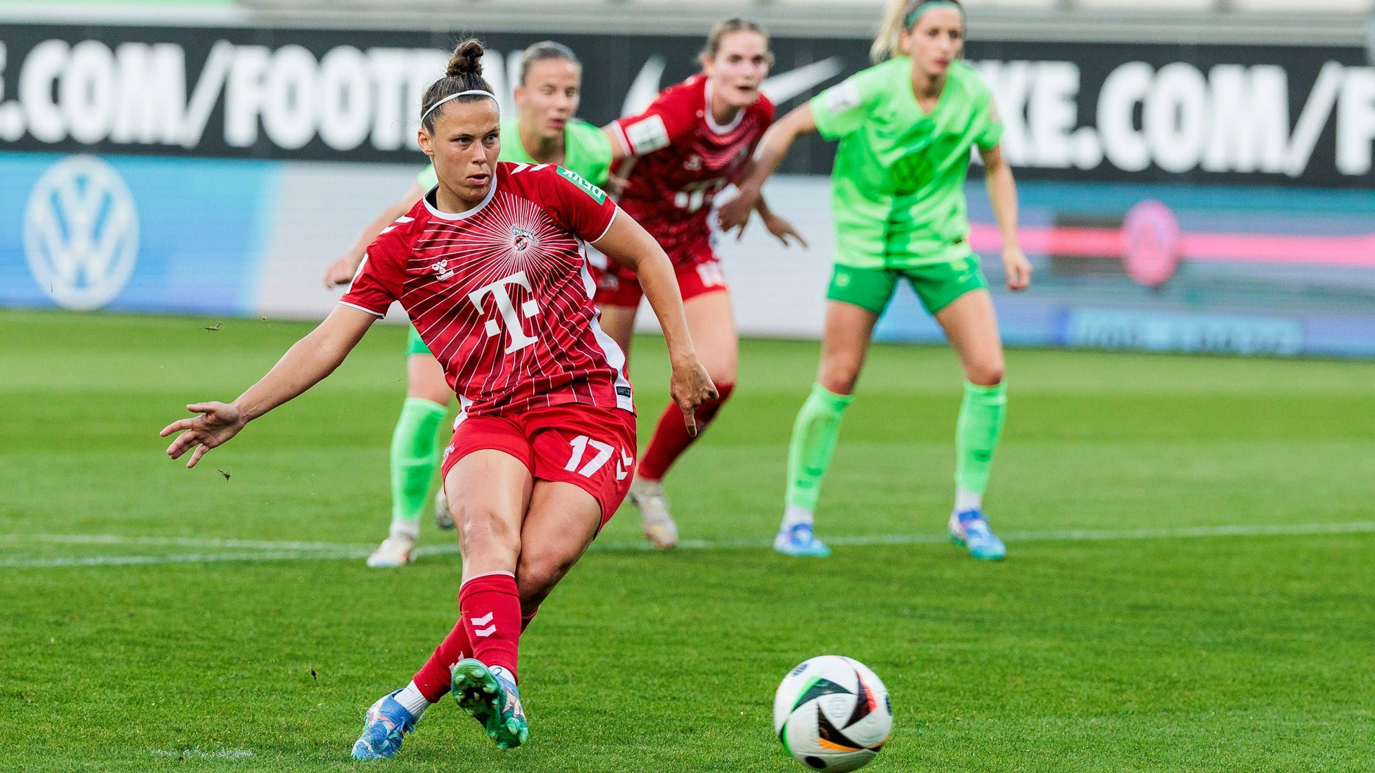 GOOGLE PIXEL Frauen-Bundesliga: VfL Wolfsburg - 1. FC Köln 22.09.2024 Nicole Billa 1. FC Köln, 17 verwandelt den Elfmeter zum 0:1 GOOGLE PIXEL Frauen-Bundesliga: VfL Wolfsburg - 1. FC Köln, Wolfsburg, AOK Stadion am 22.09.2024 DFB REGULATIONS PROHIBIT ANY USE OF PHOTOGRAPHS AS IMAGE SEQUENCES AND/OR QUASI-VIDEO. *** GOOGLE PIXEL Womens Bundesliga VfL Wolfsburg 1 FC Köln 22 09 2024 Nicole Billa 1 FC Köln, 17 converts the penalty to 0 1 GOOGLE PIXEL Womens Bundesliga VfL Wolfsburg 1 FC Köln, Wolfsburg, AOK Stadion on 22 09 2024 DFB REGULATIONS PROHIBIT ANY USE OF PHOTOGRAPHS AS IMAGE SEQUENCES AND OR QUASI VIDEO Copyright: xBEAUTIFULxSPORTS/Wunderlx