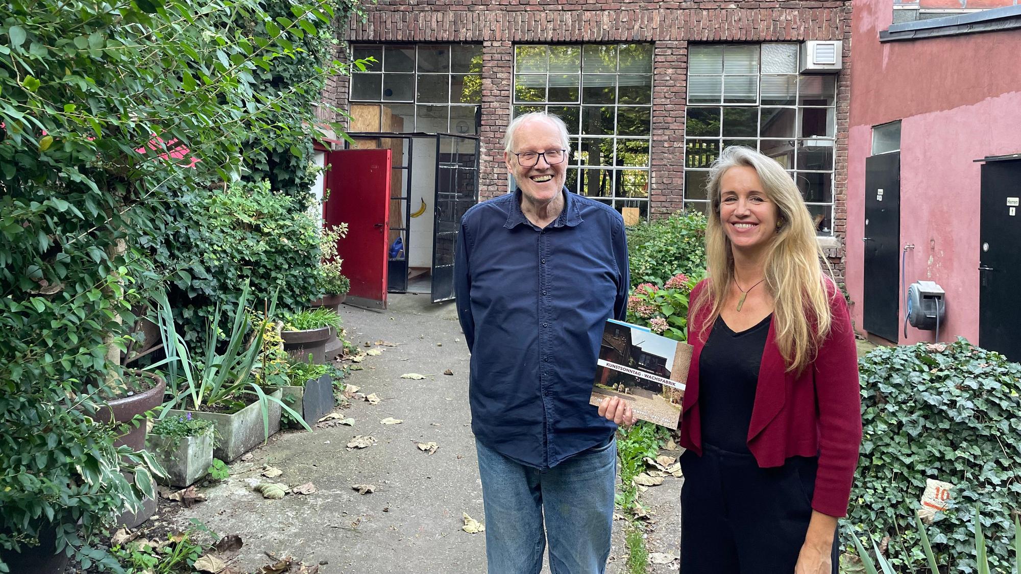 Der Künstler Josta Stapper lebt und arbeitet seit 45 Jahren in der Wachsfabrik. Künstlerin Jeannette de Payrebrunne ist die Sprecherin der GBR.