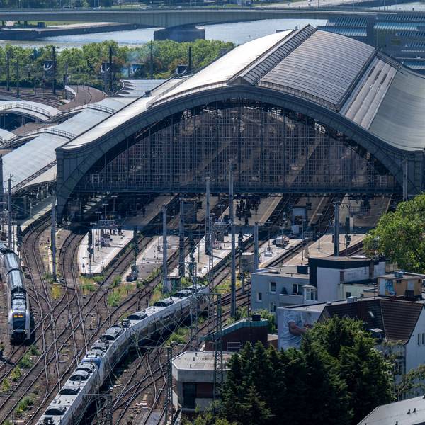 Blick auf den Kölner Hauptbahnhof. Am 27. und 28. September werden hier keine Züge fahren.