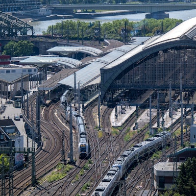 Blick auf den Kölner Hauptbahnhof. Am 27. und 28. September werden hier keine Züge fahren.